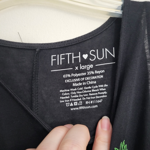 Black tank top with fringe and pineapple embroidery - Picture 3 of 3